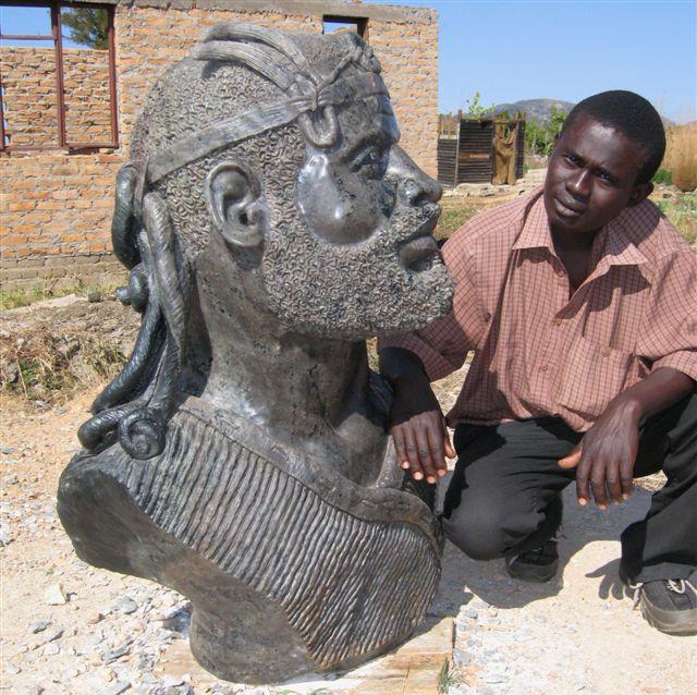 Emmanuel Chikumbirike with sculpture